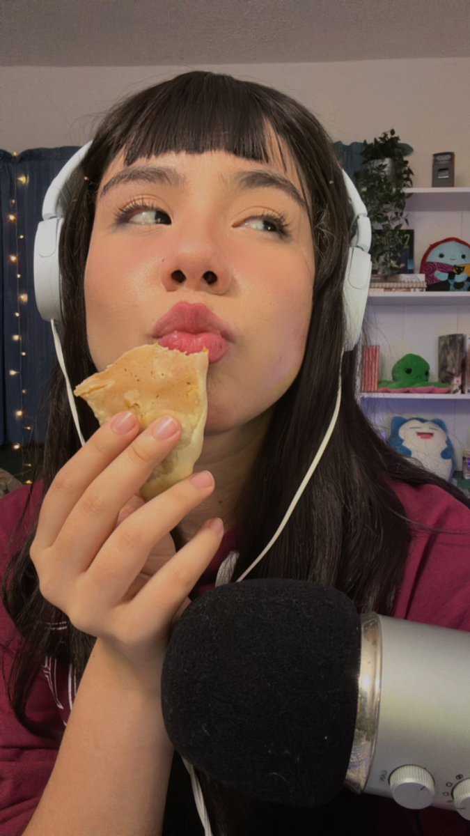 Estamos en los backrooms 
twitch.tv/bluecsd