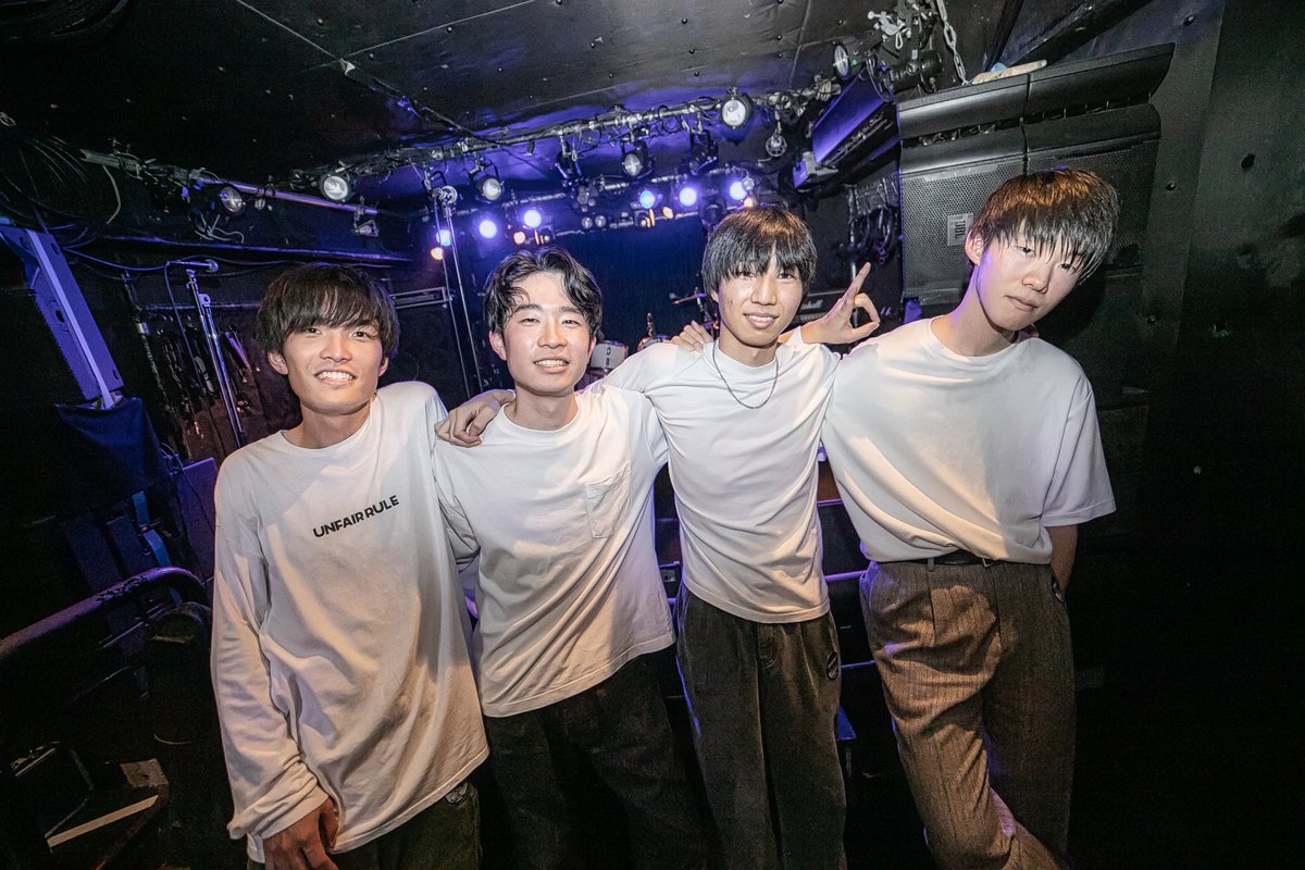 officialDewDay's tweet photo. #DewDay #バンド #ライブ
#バンド好きな人と繋がりたい
#インディーズバンド
2024.11.14 下北沢LIVE HOLIC
はしゃぎ回ったぜ下北沢!!!!!
照明めちゃ暑くて最後針金みたいな髪型になっちゃった笑(Vo) https://t.co/BBUv73lBu3