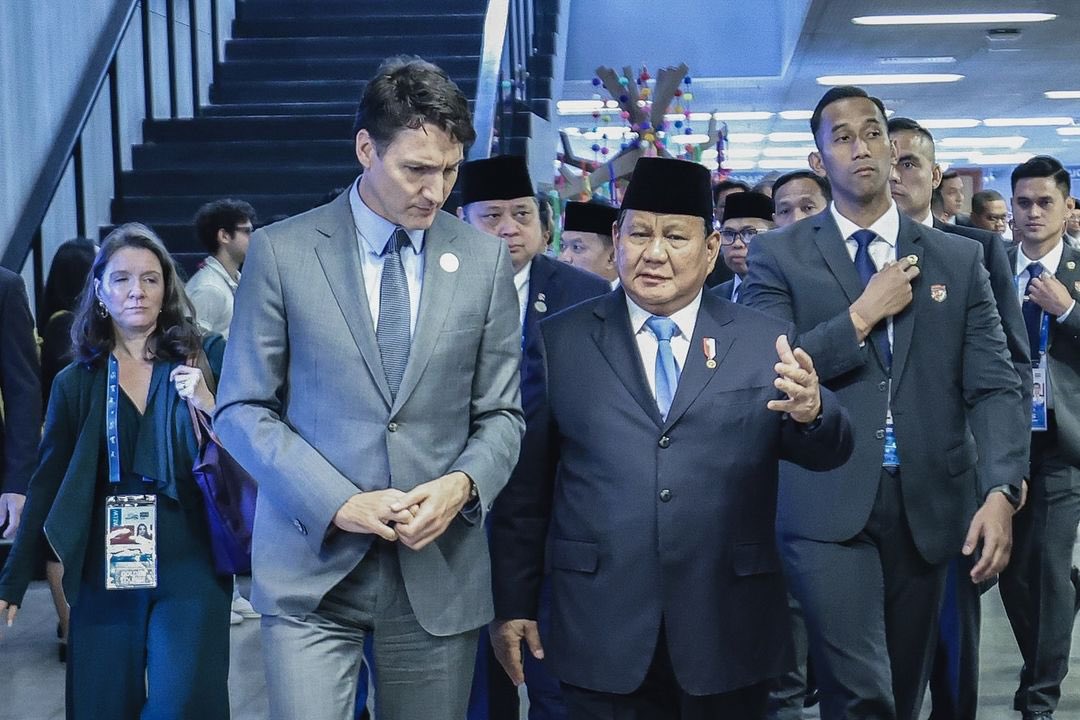 prabowo's tweet photo. Di sela kegiatan KTT APEC, saya melaksanakan pertemuan dengan Perdana Menteri Kanada, Yang Mulia @JustinTrudeau, untuk menyepakati perjanjian kerja sama perdagangan bebas.

Kerja sama Indonesia-Kanada ini dirancang untuk mendorong pertumbuhan ekonomi, menciptakan lebih banyak lapangan kerja bagi masyarakat, serta memperkuat kolaborasi bisnis kedua negara.

KTT APEC, Ruang Sala Maranga, Lima Convention Center, Peru, 15 November 2024.

Foto: Dok. Tim Media Presiden Prabowo Subianto, Biro Pers Sekretariat Presiden