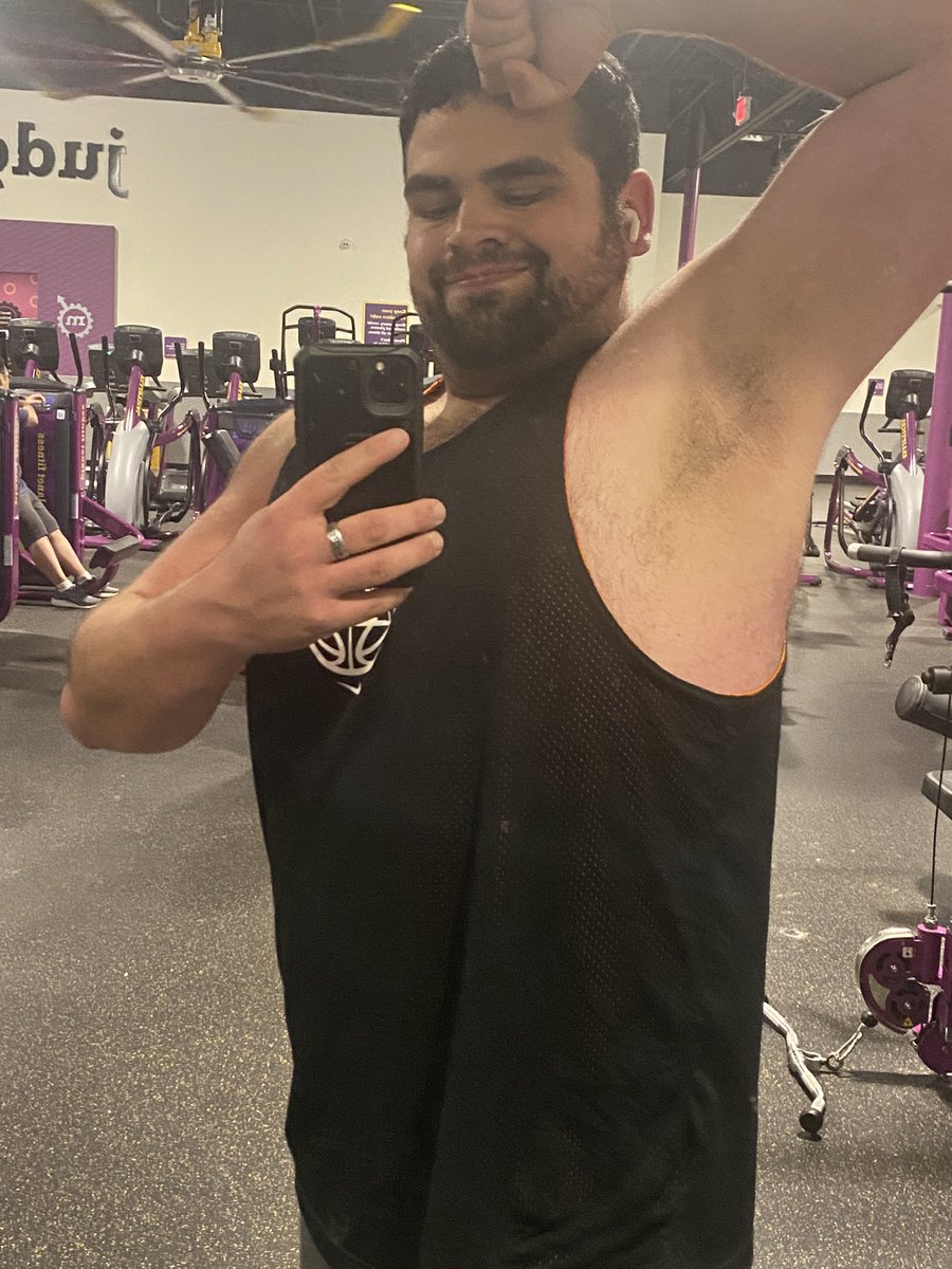 Skyhawk_JD's tweet photo. #bara #baraman #baratits #workout #weightlossjourney #weightlosstransformation #muscles #gym #gymmotivation #workout #sexy #biceps #bigboy I dropped some weight in fat and Iβm proud of myself! https://t.co/oaUMKKOtYk