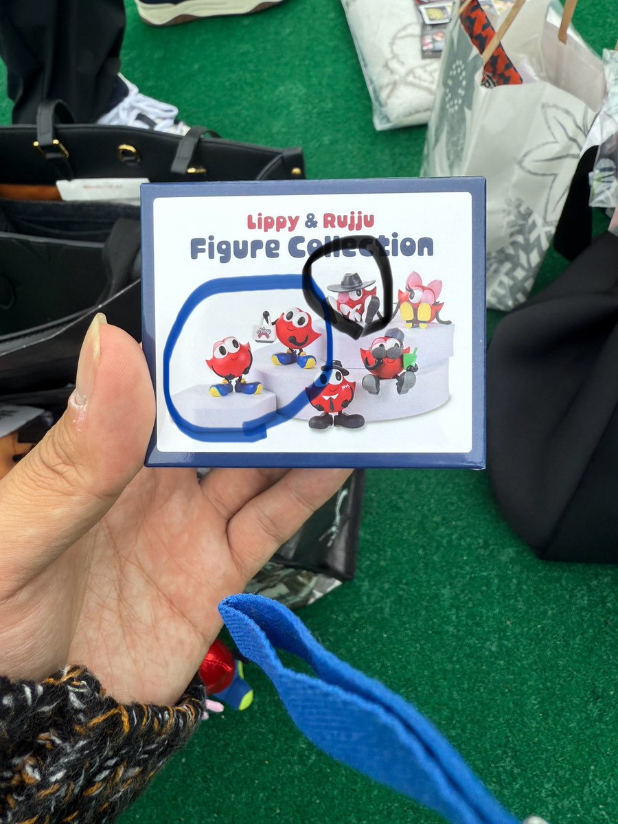 TAKUYA52778146's tweet photo. Nissy　ジュオラマスコッピー　交換

（求）青丸のやつ
（譲）黒丸のやつ　2個

ベルーナ1日目・2日目でします！ https://t.co/zu9e7HkYqa