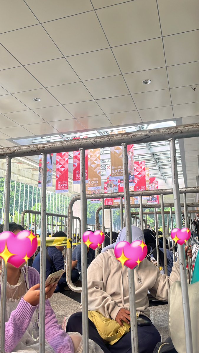 dawonsangsa's tweet photo. BRUHHHHH WE GOT SN 1 &amp; 2

#SF9InJakarta #KExpoIndonesia2024 https://t.co/f3iigRFfLe