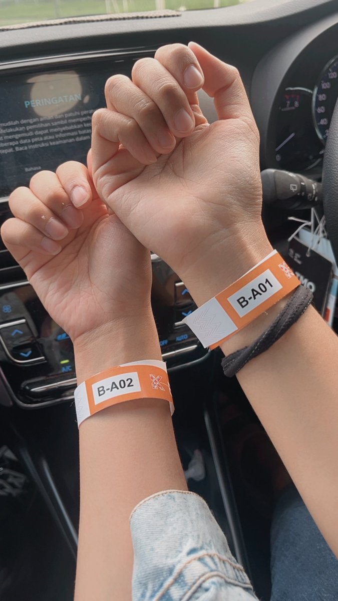 dawonsangsa's tweet photo. BRUHHHHH WE GOT SN 1 &amp; 2

#SF9InJakarta #KExpoIndonesia2024 https://t.co/f3iigRFfLe