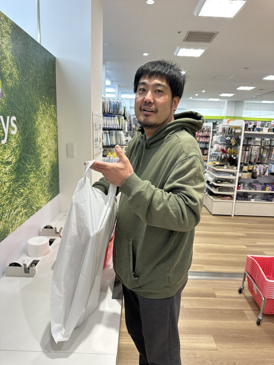 hatakeyama33boo's tweet photo. セリアに買物 https://t.co/LgddwQJKId