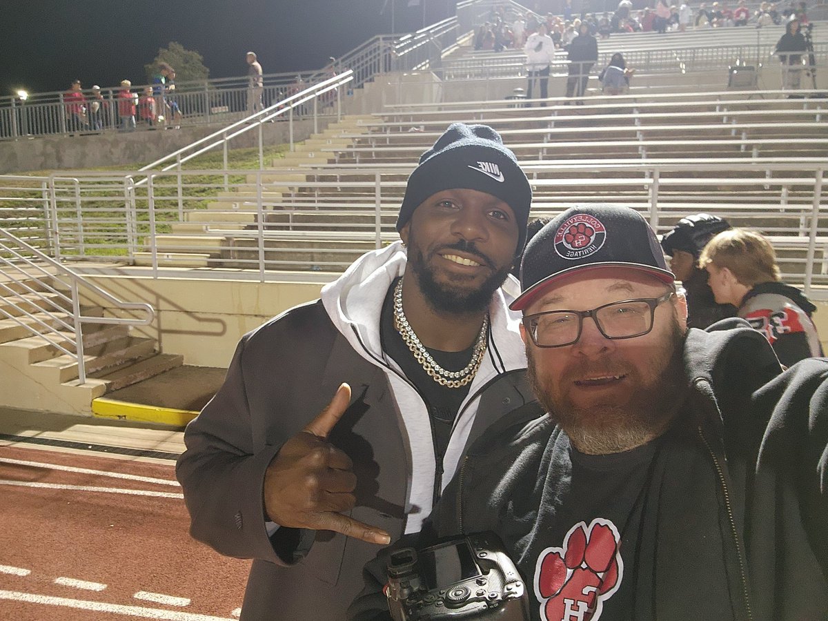hardt_dan's tweet photo. @CHPantherPride 
@GCISD 
@PantherFBBoost 
@DezBryant  at Colleyville heritage high school football game 
Not at the Tyson fight https://t.co/L8Nu8ib1lw