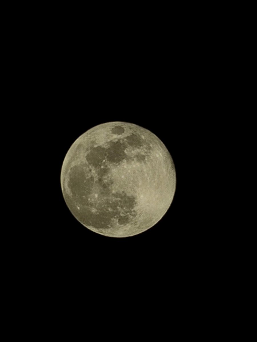 GerardoPimienta's tweet photo. Última #SúperLuna del 2024
#CDMX 😍🌝😍
(Obviamente le robé el cel a mi hermana para tomar la foto 🤭) https://t.co/doDqq7fuEi