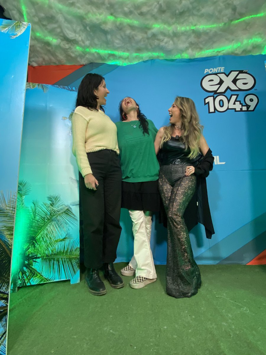 ExaFM's tweet photo. ¡ #WarPaint nos llenó el foro de risas y grandes anécdotas! 🤭 en el #CCEnExa con @anahidelamora https://t.co/LqeyQsl2rQ