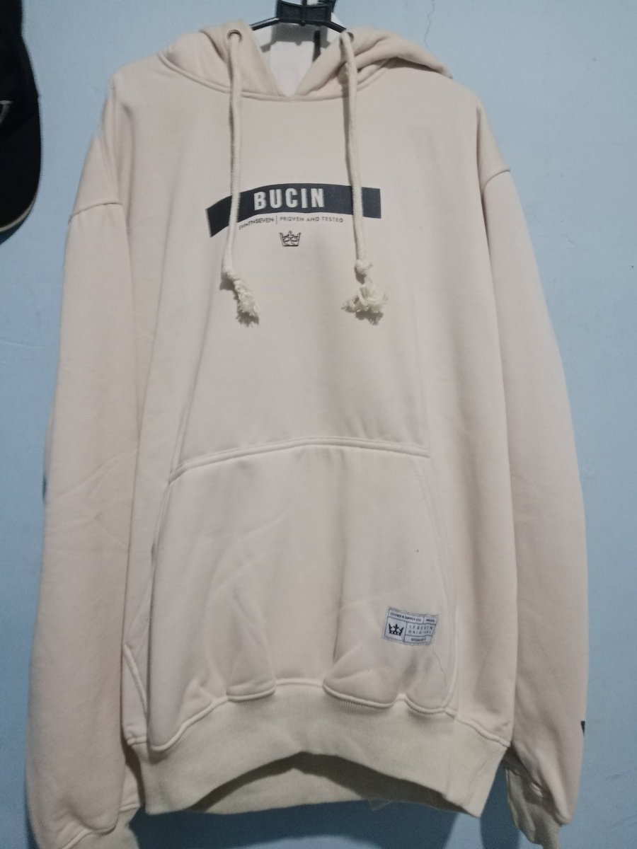 yourayy2_'s tweet photo. Jual aja semua ini negoin aja COD/kelokasi dianter juga bisa, 
Catokan kemei 50 nego, catokan kecil 40nego, kacamata 200 nego, hoodie size XL 100nego (1x pemakaian) , tas 50nego

Lokasi cikarang selatan
#jualbelicikarang #jual #cikarang #hoodies #barang #jualbarang https://t.co/QD14hwffzY