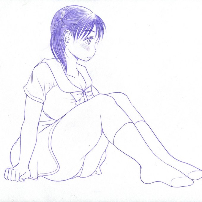 C105に向けて座ってる女の子をひたすら描いています 