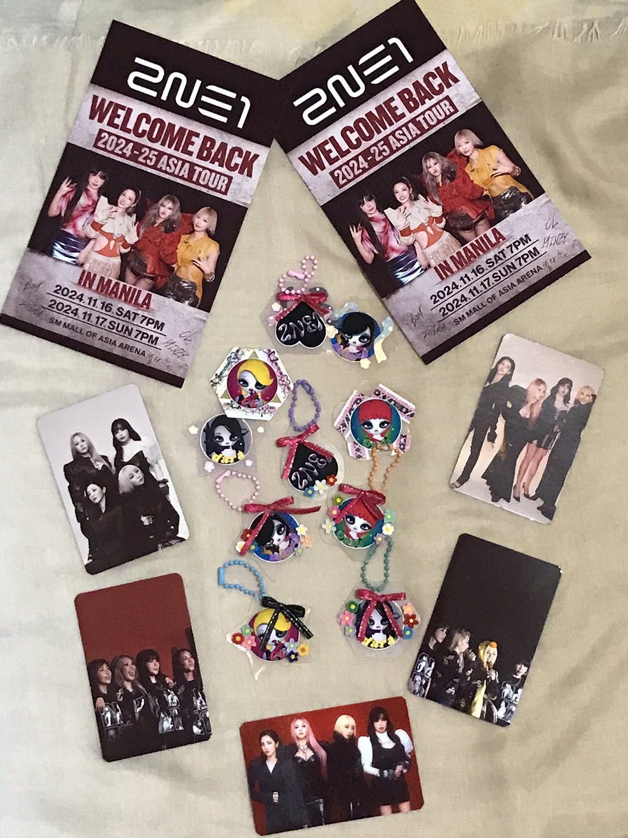 bubbelles_'s tweet photo. Welcome Back in Manila Fanfreebies by @bubbelles_ 🫶🏻

-keychain
-photocard
-post card (for trades only)
11.17.2024 day 2 🥰

-limited qty
-mbf
- rt and like 🫶🏻
- rt pinned post

See youuuuu 💖
#2NE1_WELCOMEBACK 
 #2NE1_WELCOMEBACKinManila https://t.co/PA8vMT4IDe
