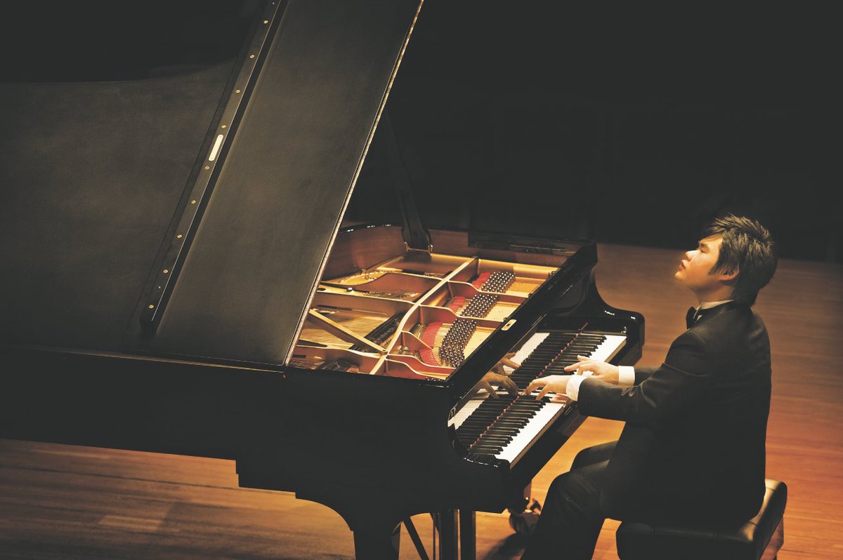 MidWeekHawaii's tweet photo. Award-winning pianist Nobuyuki Tsujii will perform a special recital at 11:30 a.m. on Nov. 16 and 17 at @bluenotehawaii. Read more in our So Eventful column of our Nov. 20 issue. #midweekhawaii #hawaii #nobuyukitsujii #bluenotehawaii #outriggerwaikikibeachresort https://t.co/HUIAmciPjr