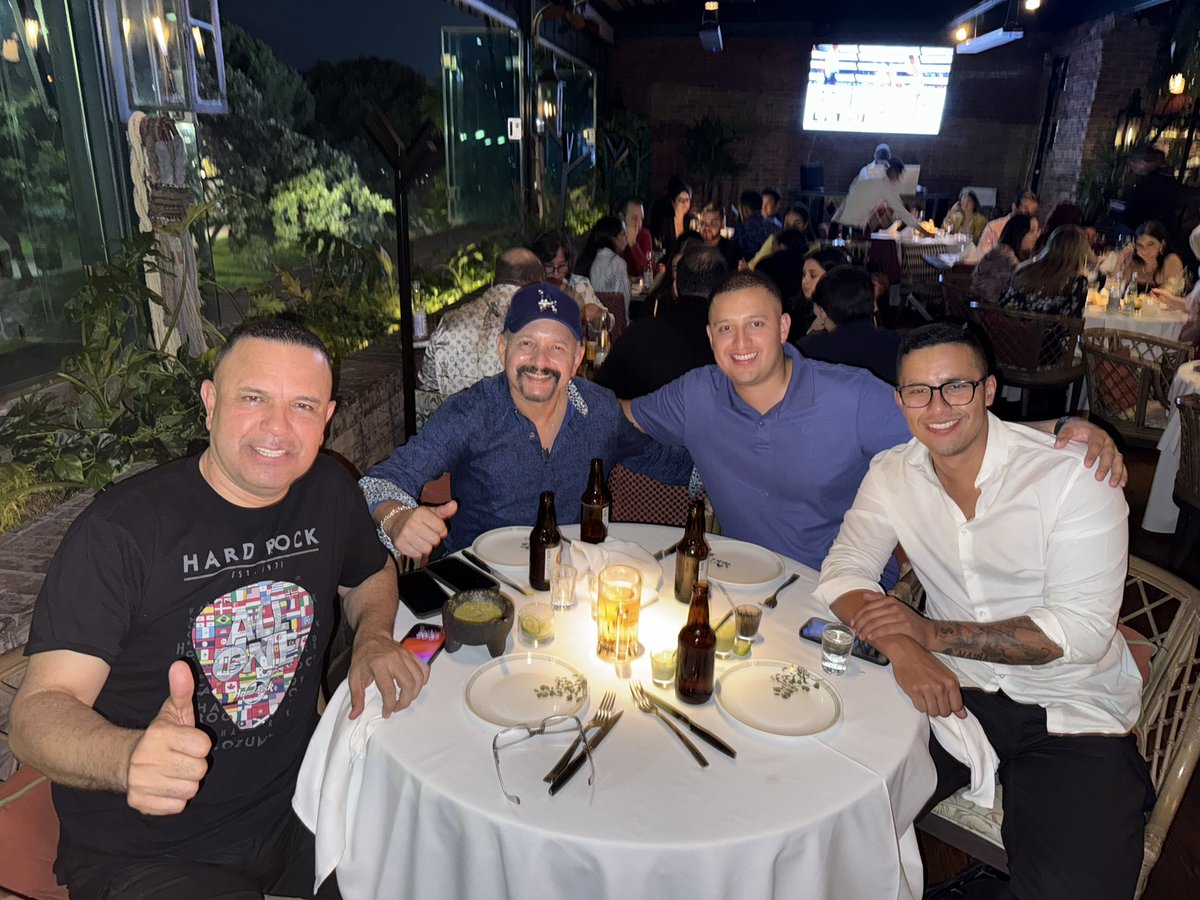 CarlosSarabiaC's tweet photo. Gracias a dios ya estamos en Monterrey con mis hijos y mi compadre Marcos, mañana listo para Monclova, aquí en la cena, se trabaja para merecer. bendiciones.Carlos Sarabia , Ruben Sarabia https://t.co/ICh7RKdcbp