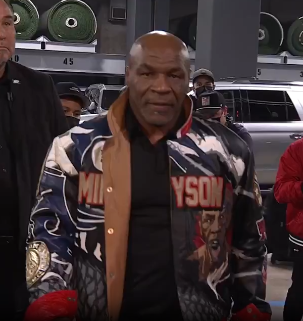 JustFreshKicks's tweet photo. Mike Tyson has arrived at AT&amp;T Stadium 🥊 https://t.co/nIzRqKFwaZ