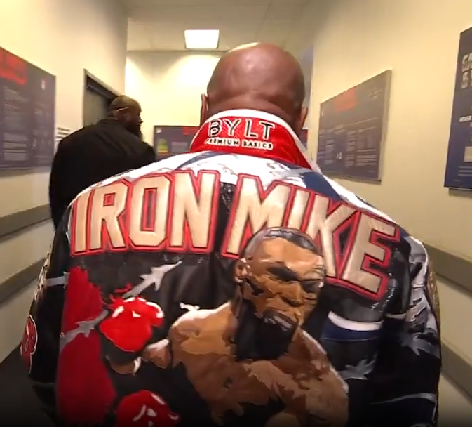 JustFreshKicks's tweet photo. Mike Tyson has arrived at AT&amp;T Stadium 🥊 https://t.co/nIzRqKFwaZ