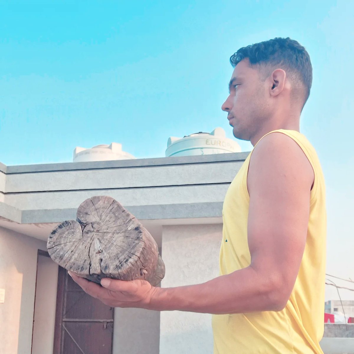 GopalJhajhra's tweet photo. The body achieves what the mind believes.
#fitness #workout #TRDX https://t.co/iPRDYVGJSx