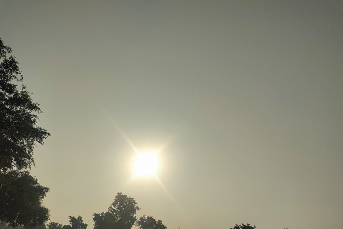 सुप्रभात हंसते रहे खेलते रहे सूरज की तरह चमकते रहे अपना और अपना का ध्यान रखें आगे बढ़ते रहे