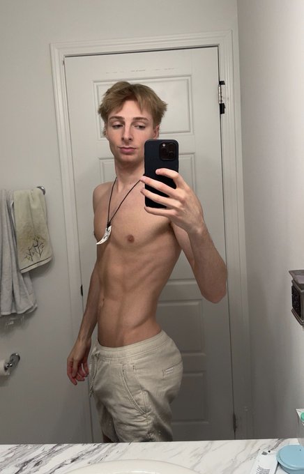 Wish I was at the beach https://t.co/yRZCjhO9cR