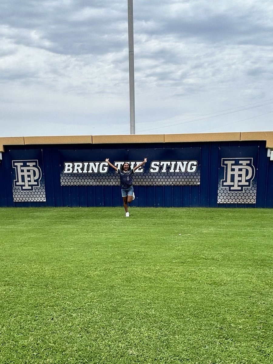 rocketball_JHS's tweet photo. Jazzlynn Moreno signs with Howard Payne University! ❤️🚀🥎⁦@JISD_ATHLETICS⁩ ⁦@JISDRocketPride⁩ #stingem https://t.co/q2KV0ndGDI