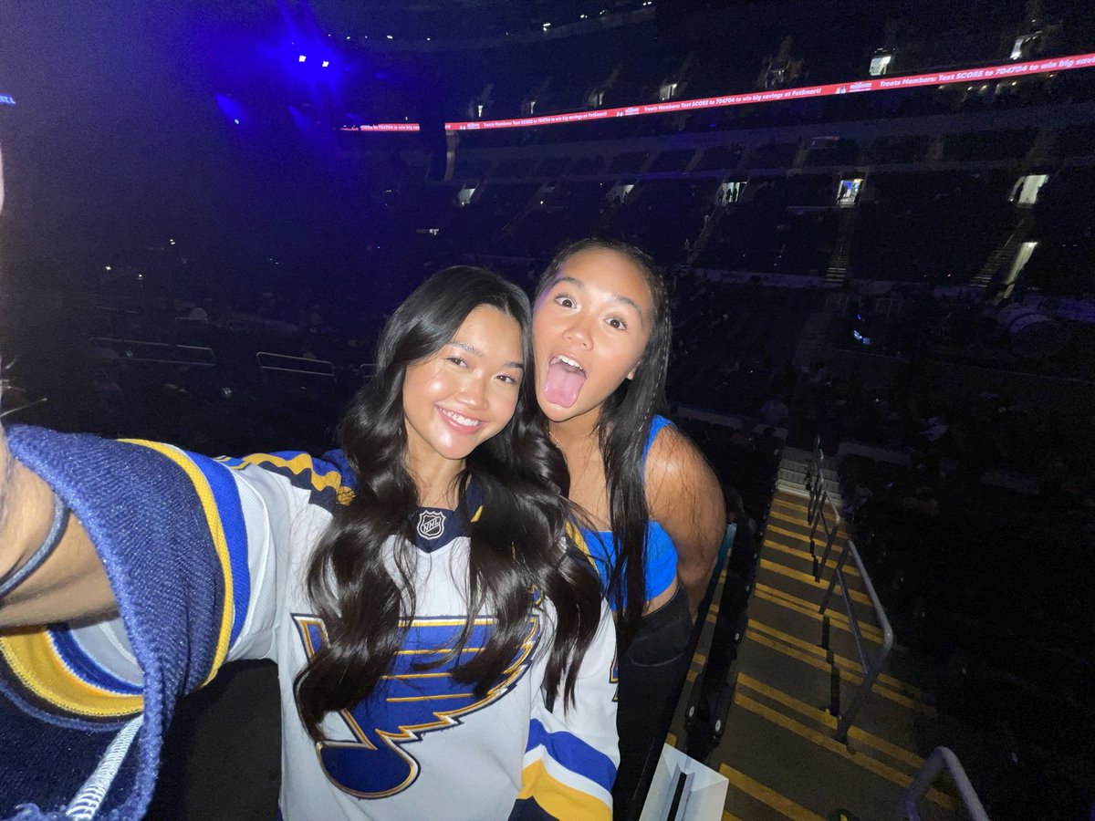 Day 12 of #VPgratitude and i’m grateful for my sister! She’s someone i can always talk to and i’m very lucky to have her in my life. i challenge <a href="/sza/">SZA</a> to tell us what she’s grateful for! <a href="/vphsleadership/">Valley Park Leadership Program</a>