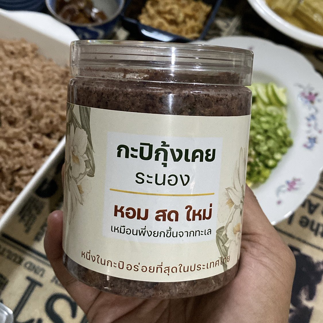 ksabsabb's tweet photo. มื้อเช้าวันนี้ “ข้าวคลุกกะปิ” ✌🏻 เครื่องแน่นจัดเต็ม เราเลือกใช้กะปิแท้ จากจังหวัดระนอง ของร้านเชฟอิน "ของดีบ้านอิน" 🍤 กะปิหอมๆ ผัดข้าวให้ถึงๆ กินกับเครื่องเคียง ไก่หวาน กุ้งแก้งทอด ไก่เชียง ไข่เจียวฝอย ผักเยอะๆ 🍚 วันนี้แถมต้มมะระ ไว้ซดคล่องคอ มื้อนี้อร่อย จุกๆครับ #BasFoodShot https://t.co/txqfJErnIn