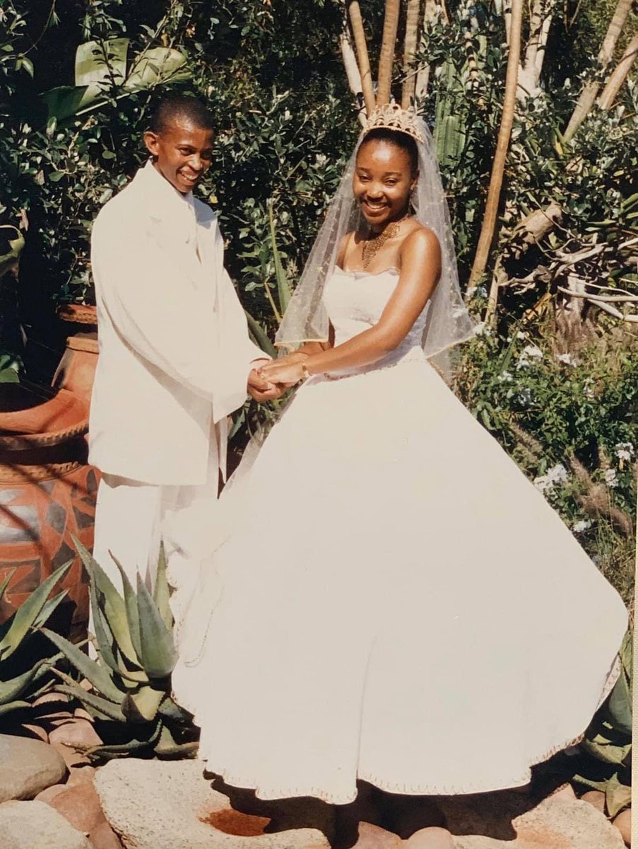 LoratoTshenkeng's tweet photo. 22 years ago today, my Boitumelo and said - I Do๐ฅ๐พ๐
22 Years of Love and Grace.
#LoratoKeBoitumelo
#ModimoOLorato
#WeLoveLove โฅ๏ธโฅ๏ธโฅ๏ธ https://t.co/EB45DGh5HF