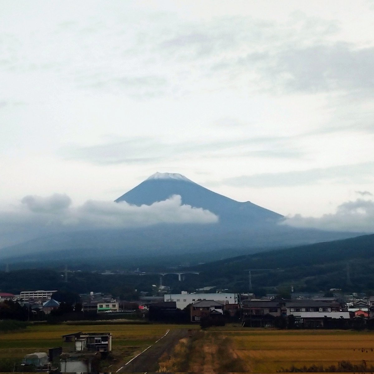 tanoshisho's tweet photo. ひさびさ。雪あり。 #イマソラ #富士山 #sky #bluesky #静岡 https://t.co/1gBFnP84gQ