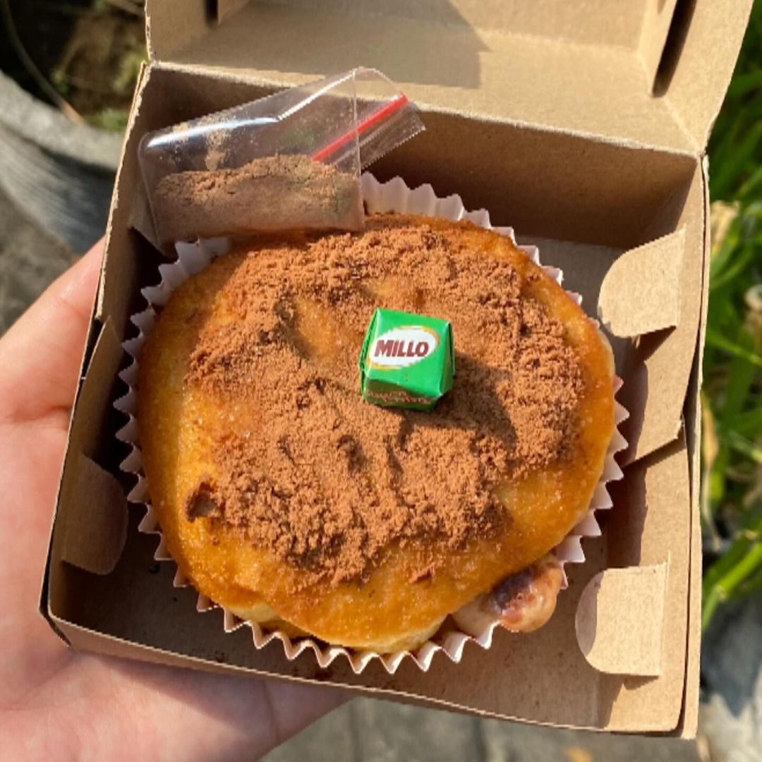 softeclipsess's tweet image. ayoow warga surabaya beli bomboloniku yokk. buat tugas kuliah hehehe. toppingnya banyak, strawberrynya gede, dan donatnya juga besar. gasskeunn #openpo #bomboloni #surabaya #wts #zonauang #zonajajan #jualan #donat #dessert #camilan #manis #sweety