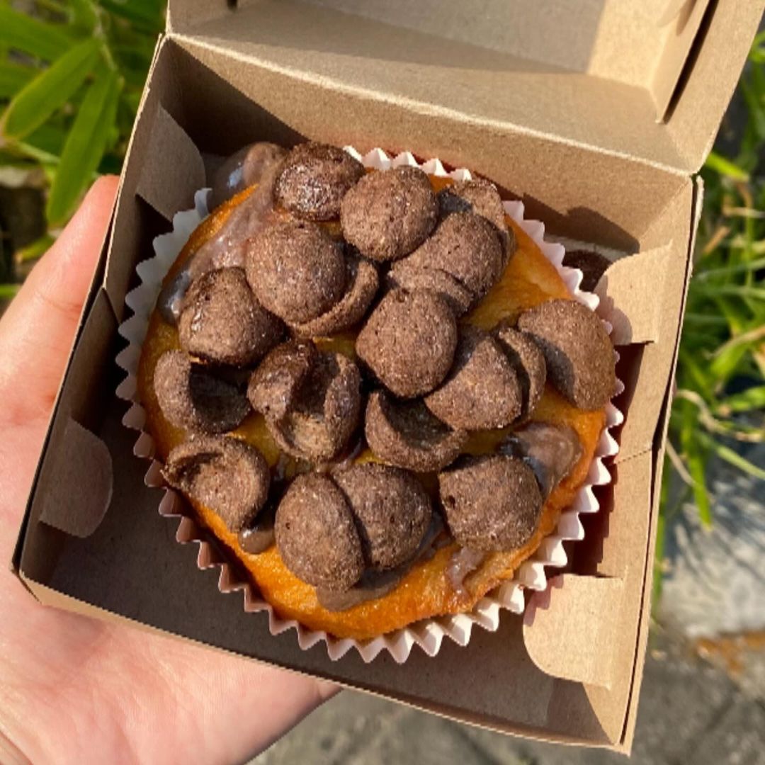 softeclipsess's tweet image. ayoow warga surabaya beli bomboloniku yokk. buat tugas kuliah hehehe. toppingnya banyak, strawberrynya gede, dan donatnya juga besar. gasskeunn #openpo #bomboloni #surabaya #wts #zonauang #zonajajan #jualan #donat #dessert #camilan #manis #sweety