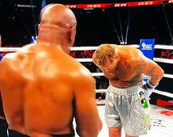 SidharthkaFan's tweet image. He's 58, and he didn't get KO'd..
Mike Tyson was the GOAT &amp;amp; Still the GOAT..
Respect 🙌
Legends never fade! What an epic fight! #TysonPaul #Tyson  #PaulTyson  
#MikeTyson