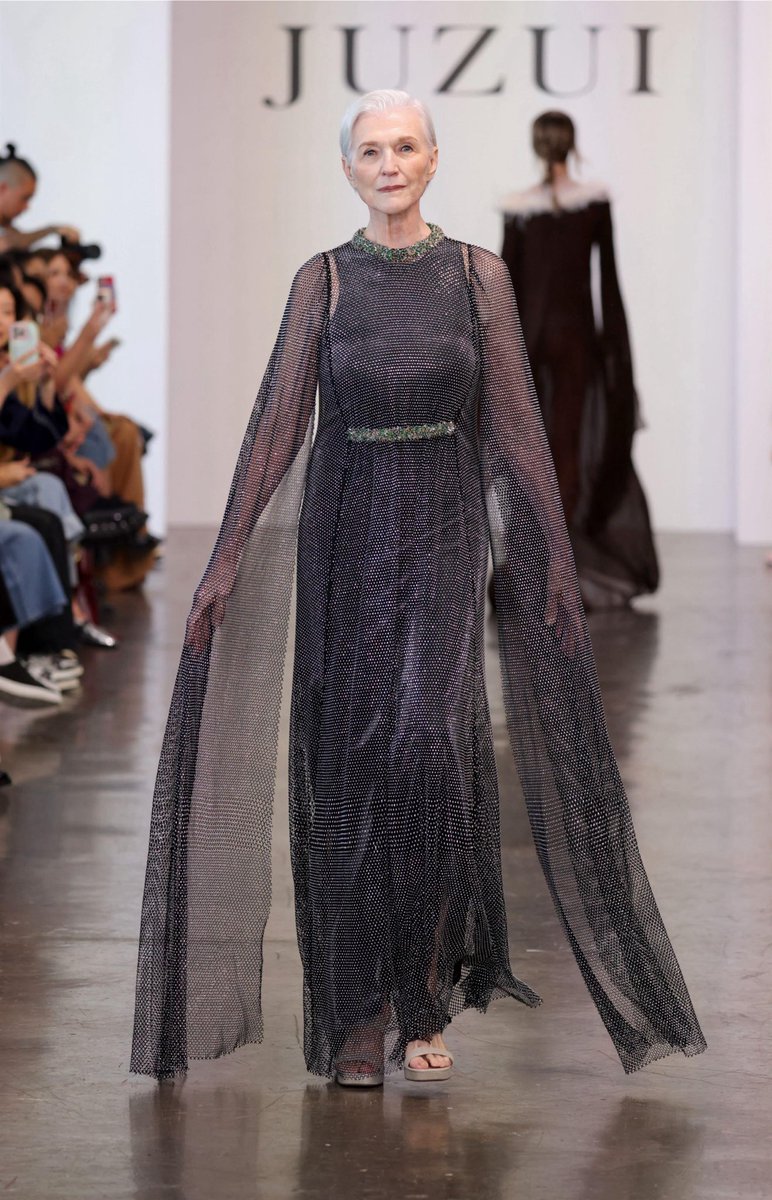 juzui_official's tweet photo. At the celebration banquet of the next US President Trump, @mayemusk appeared in the JUZUI Spring/Summer 2025 Fashion Week collection.
Just like she once said: "wearing a brand is for work, and wearing JUZUI is for life."❤️
#JUZUI #fashion https://t.co/RhJpOnlcrV