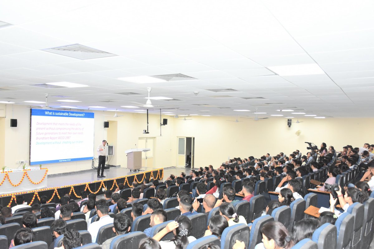 AnandBhalerao10's tweet photo. Honoured to host Prof. Rangan Banerjee, Director of IIT Delhi, at Central University of Rajasthan, delivering a thought-provoking lecture on "India’s Energy Future" 
His insights on sustainable energy solutions and their role in shaping a resilient India are truly inspiring. https://t.co/yZl4ZAPbh9