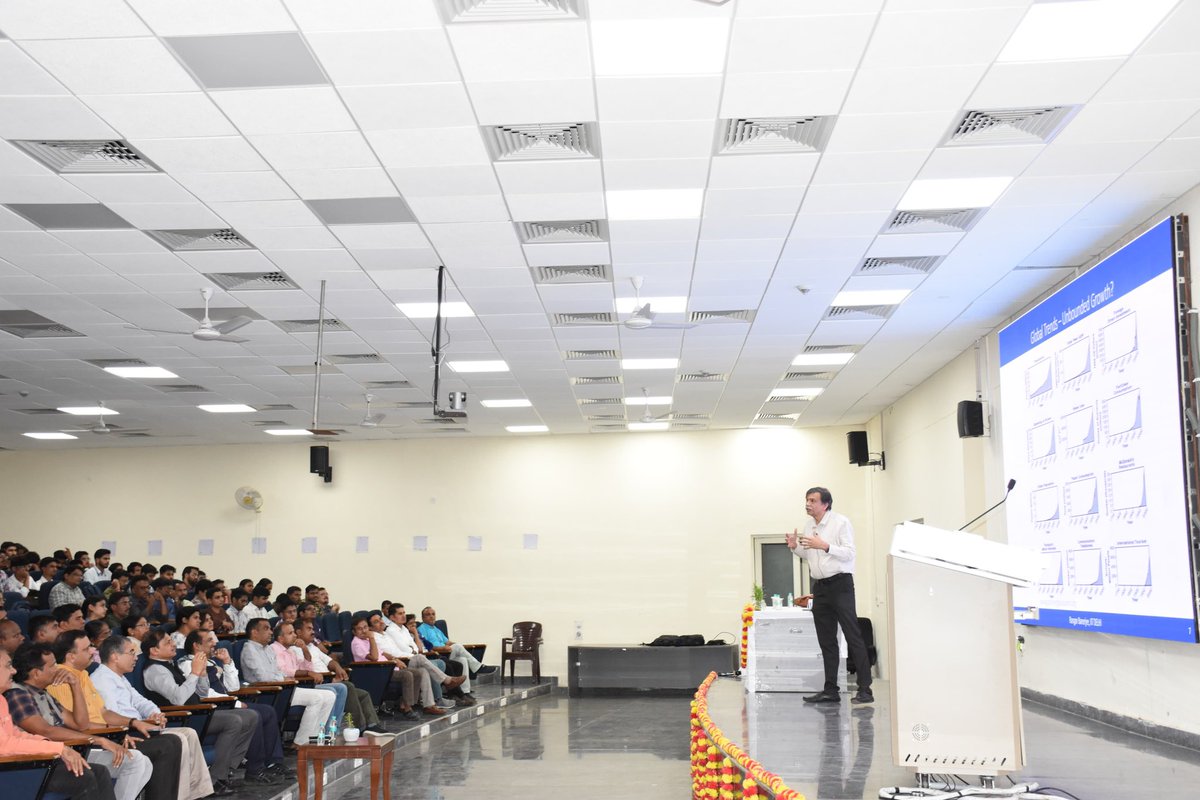 AnandBhalerao10's tweet photo. Honoured to host Prof. Rangan Banerjee, Director of IIT Delhi, at Central University of Rajasthan, delivering a thought-provoking lecture on "India’s Energy Future" 
His insights on sustainable energy solutions and their role in shaping a resilient India are truly inspiring. https://t.co/yZl4ZAPbh9