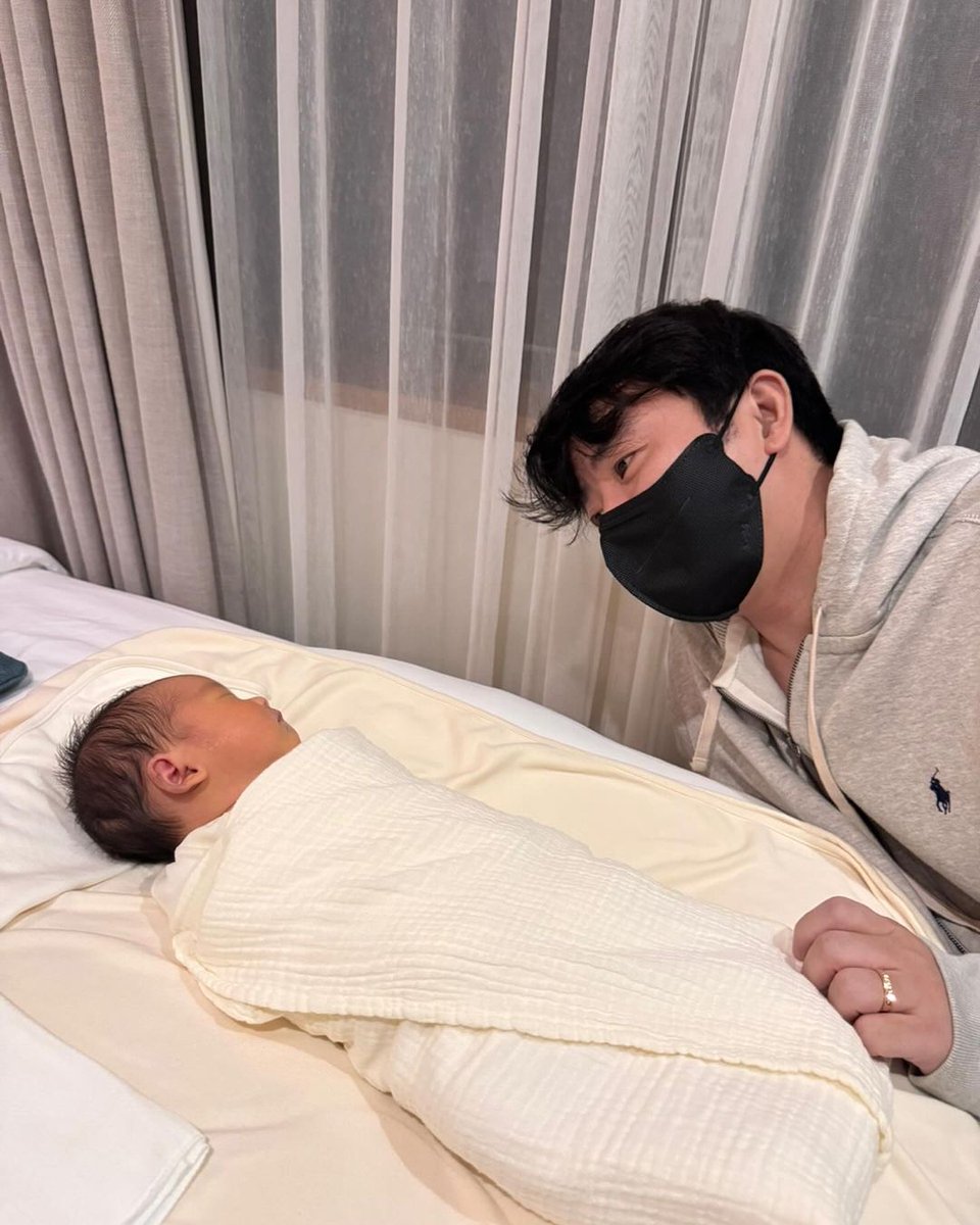 지노야 퇴원 축하해 💛💛
콩콩아 생일 축하해 🎉🎂 

사랑스러운 부녀를 보니 눈물이 글썽 🥹