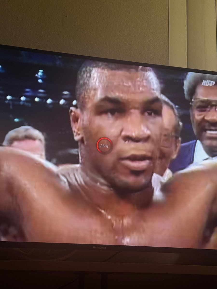 AmyTheIceQueen's tweet photo. #PaulTyson wtf is happening. https://t.co/itSrNXoNLy