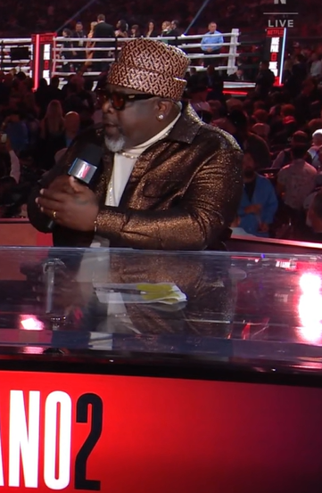 livefreeorfight's tweet photo. Cedric the Entertainer dressed like a Ferrero Rocher https://t.co/JH5MMHguKl