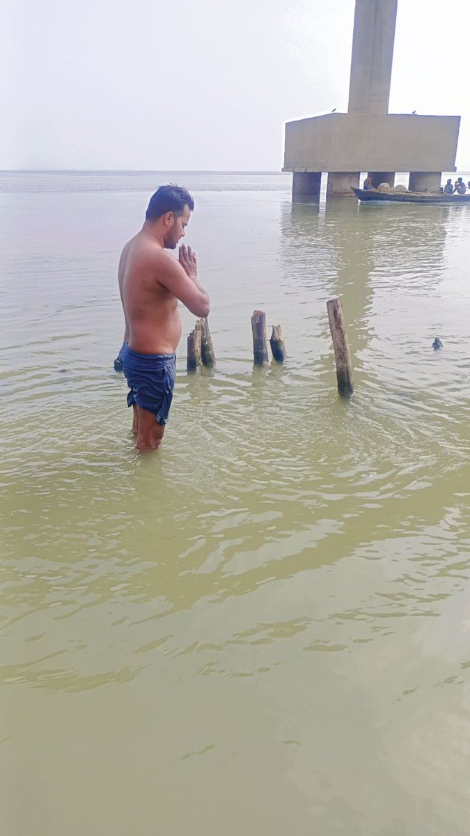 ompraka1999's tweet photo. Ganga Snan
जय गंगा मैया! https://t.co/1eOwv3tjMp