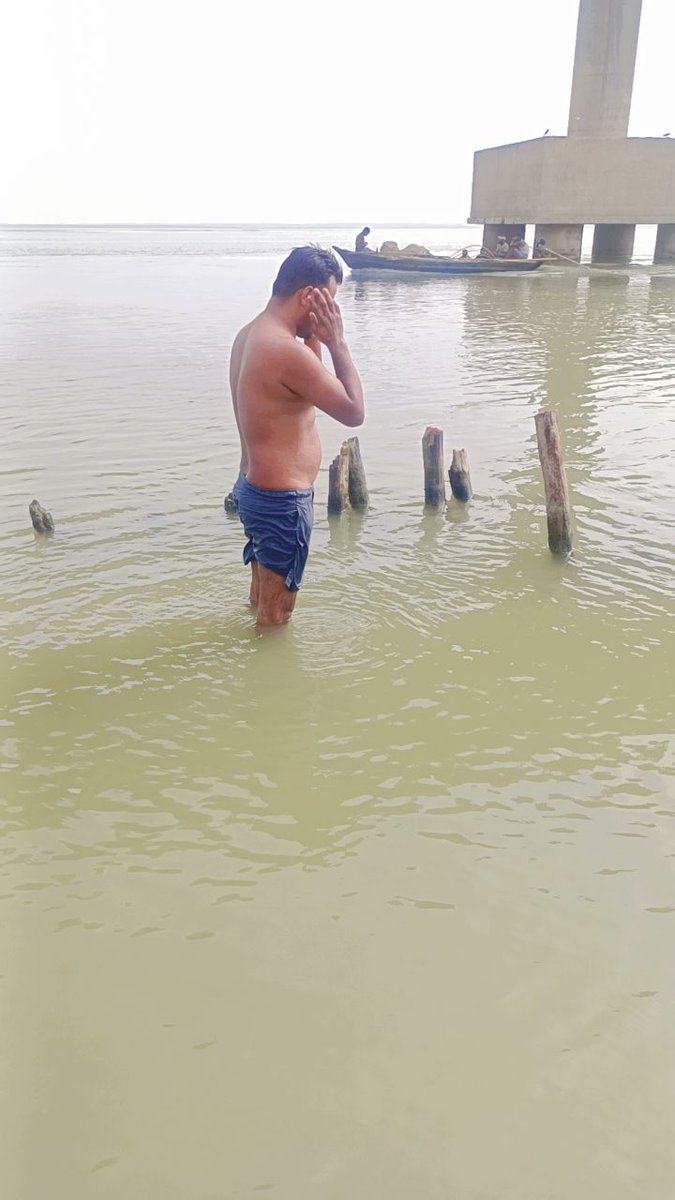 ompraka1999's tweet photo. Ganga Snan
जय गंगा मैया! https://t.co/1eOwv3tjMp