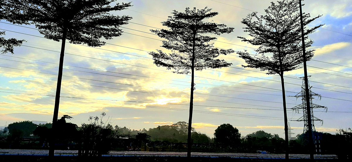 hoanglong100807's tweet photo. #sky #scene #Vietnam 🇻🇳 https://t.co/ffoAjZ5z6f