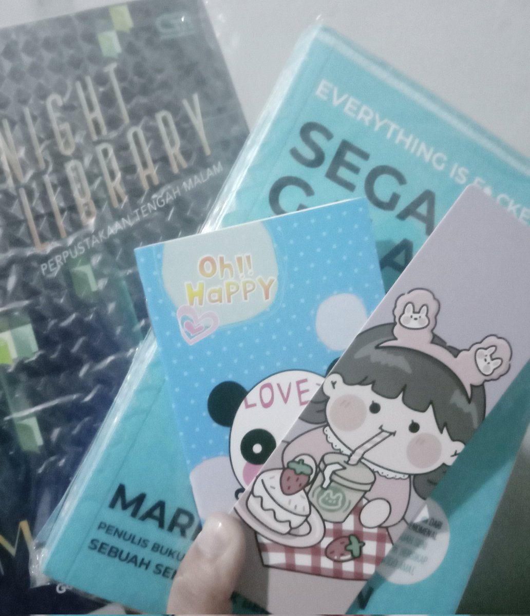 bukaningin's tweet photo. Buku pinjaman gratis karena menang RC #oktopus dari @PerpusBerjalan udhh datenggg 🙌🤩 thank you gift nya minpus🩷🩵 https://t.co/YcY08b8Za4