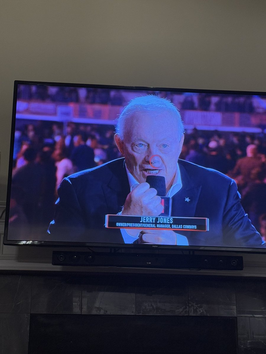 johnhayashida's tweet photo. @netflix Jerry’s face says it all. Fix your stream @netflix https://t.co/0Fss9A3HX2