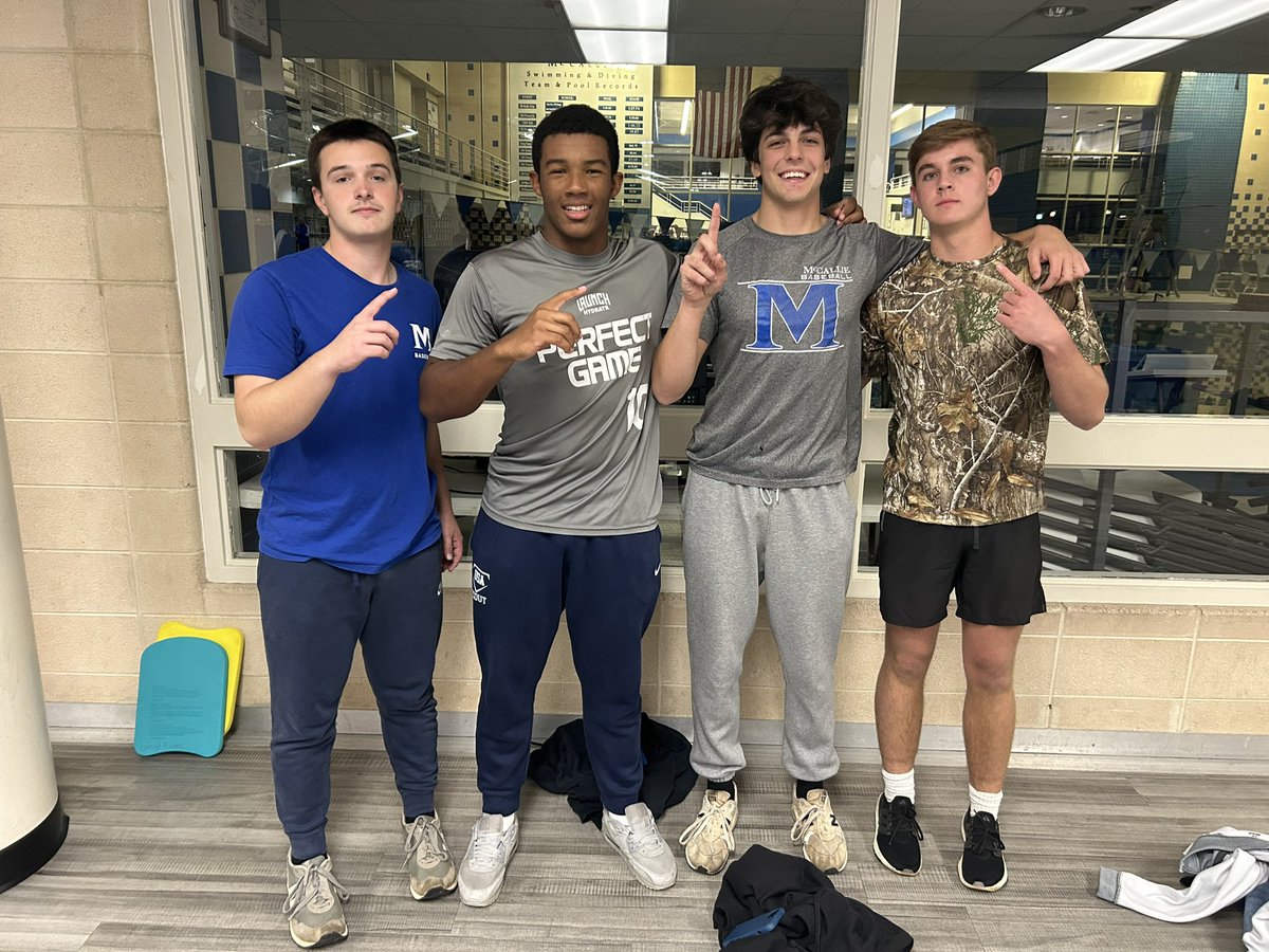 Baseball takes 1st place in the basketball relay at <a href="/McCalliehoops/">McCallie Basketball</a> Countdown to Mayhem. Baseball players = athletes!