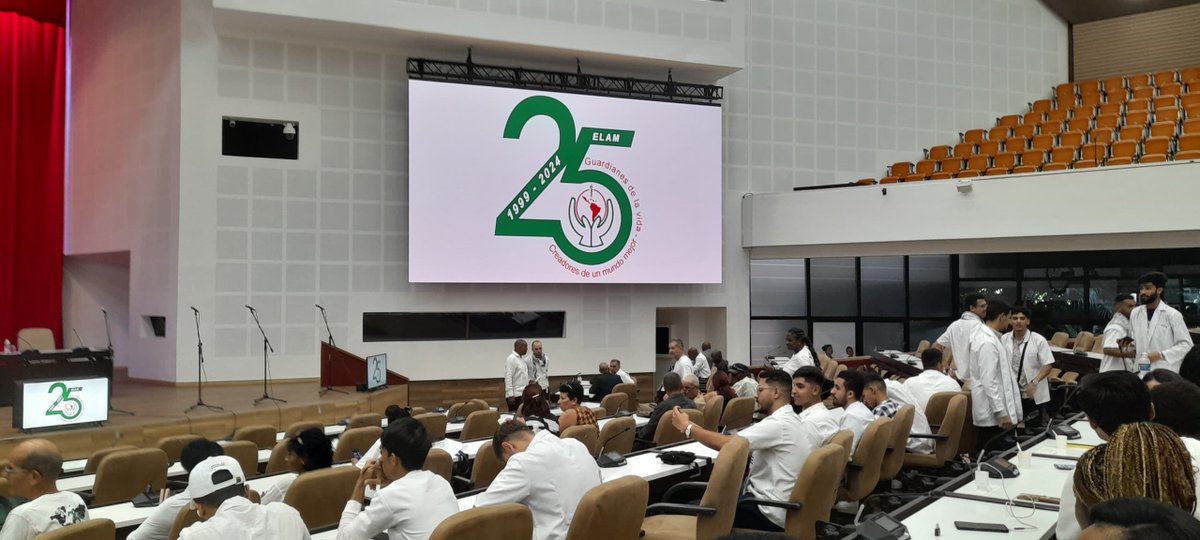 ¡Celebramos 25 años de la ELAM! Más de 31,000 médicos de 120 países y casi 500 etnias han salido de sus aulas, llevando salud y esperanza. Mientras algunos envían bombas, #Cuba elige formar médicos.#CubaPorLaVida #MedicinaSolidaria #UnMundoMejor 
<a href="/DiazCanelB/">Miguel Díaz-Canel Bermúdez</a> 
<a href="/AlexisLorente74/">Alexis Lorente Jiménez</a>