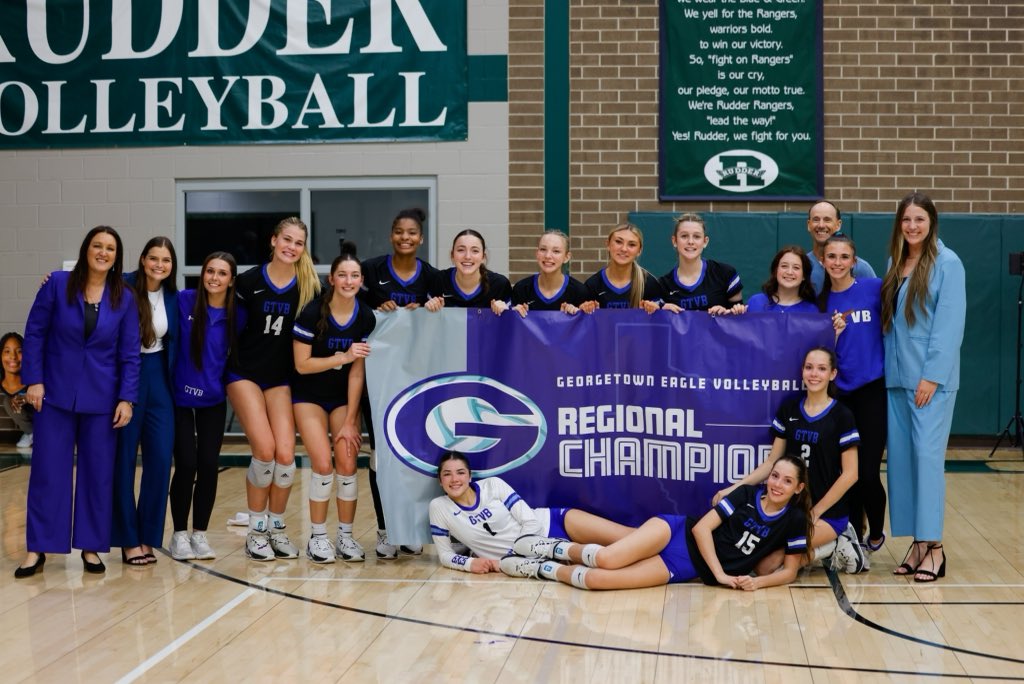 Ladies, and Gentlemen….. your girls are going to STATE!!!!

📷 Christine Langford