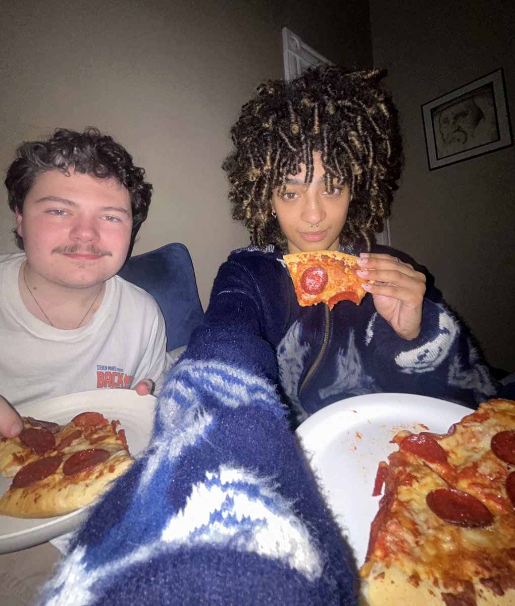 theoagainbruh's tweet photo. most normal guys ever. #normal #werenormal #normalweare #nohomo #allys #pause #pizza #whodatimtheback #twoguyschillingaf #twoguyshangingout #suchgoodfriends https://t.co/WxmE4w1DTR