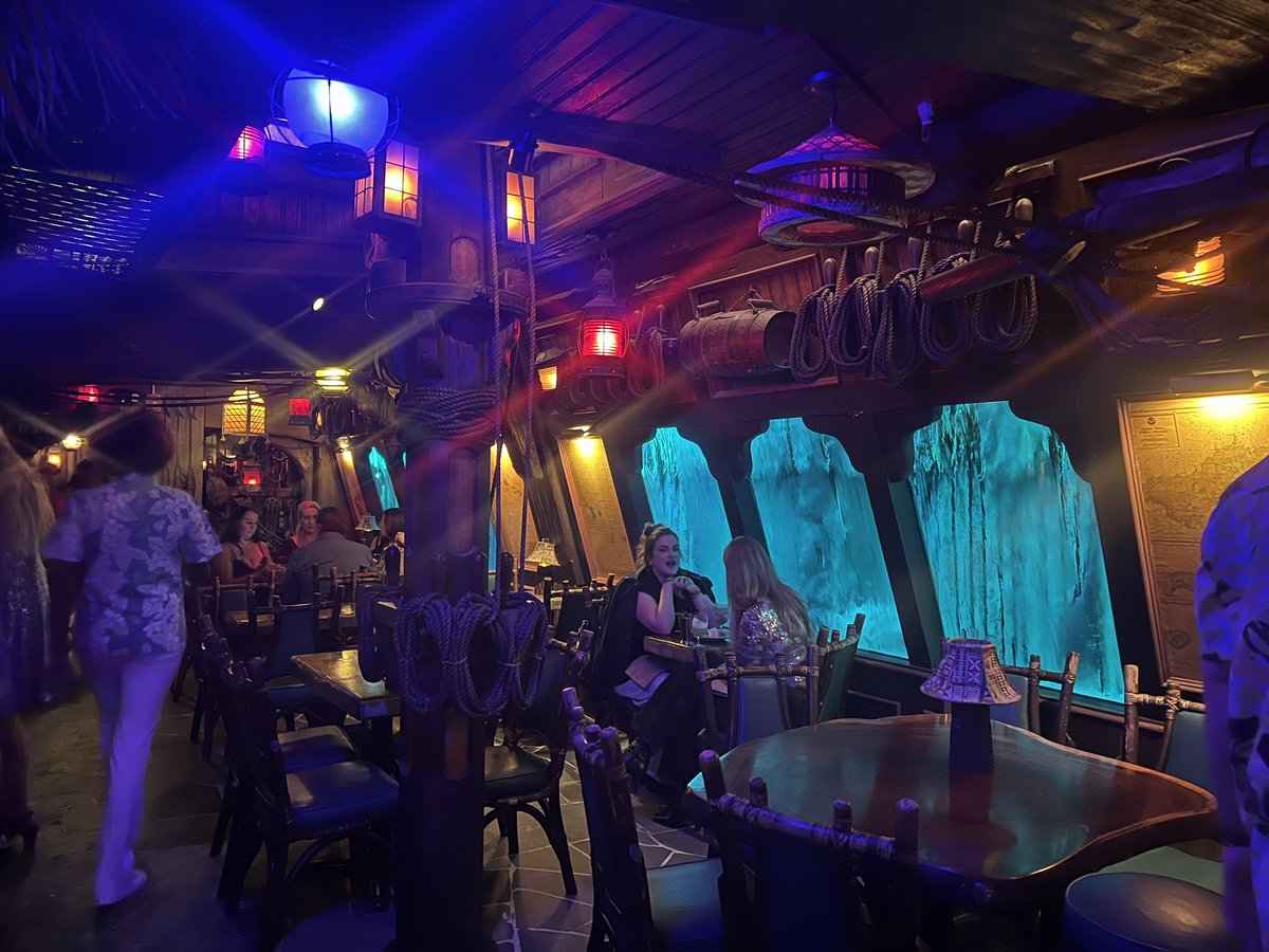 erica (@epcotgal.bsky.social) tweet media