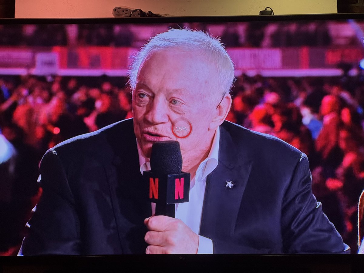 Ironic that he's talking about how great #Netflix is but can't watch the #TysonPaul match due to worldwide buffering issues caused by server overload. 🙄