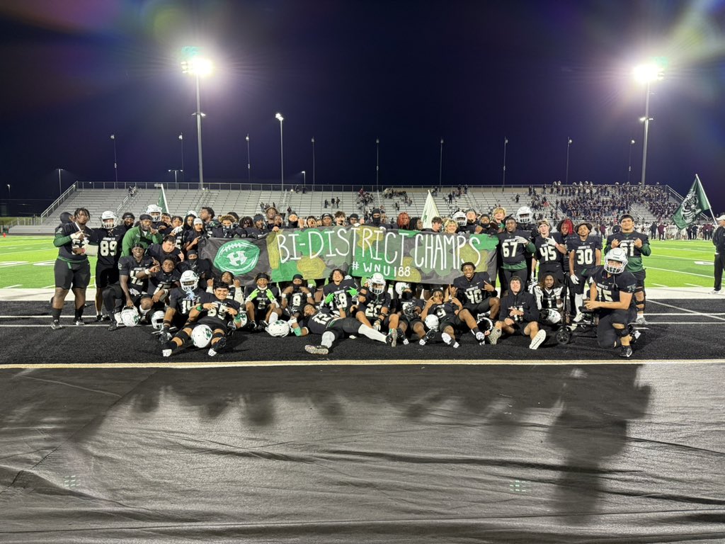 FINAL | Huntsville defeats Whitehouse, 45-0. The Hornets have won consecutive bi-district championships. Next up is an area round matchup with South Oak Cliff.
#TXHSFB