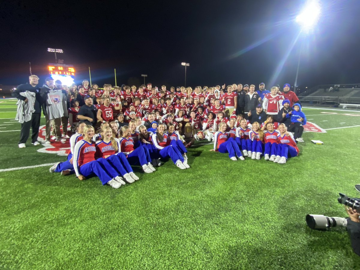ArtesianNation's tweet photo. Artesians Win!! Final 4 Bound!! 35-28 Final!!! ⁦@MSDMartinsville⁩ ⁦@ericbowlen⁩ ⁦@BellCatMHS⁩ ⁦@ArtesiansUnited⁩ ⁦@IHSAA1⁩ https://t.co/8GOB7hGNcO