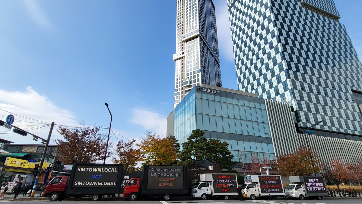 RIIZEINAUNION's tweet photo. Trucks in front of SM now. 

WE WANT SEUNGHAN BACK TO RII7E
#THEBOYCOTTCONTINUES
#RII7EISSEVEN
#BOYCOTTSM
#BRINGSEUNGHANBACKTORII7E https://t.co/HxZlKvl1T0