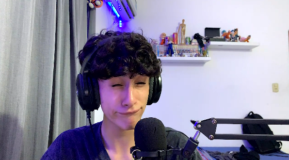 LOCO ESTOY EN STREAM, SI QUIEREN BANCAR METANSE 
twitch.tv/PinturaYutu